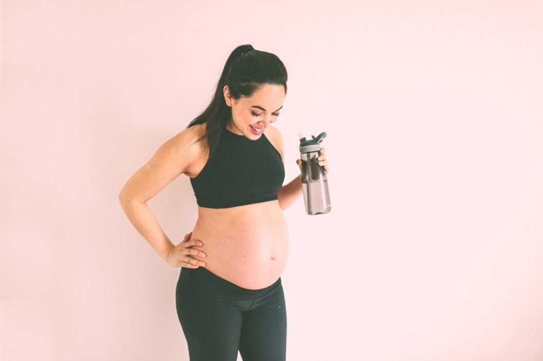 a-pregnant-woman-ready-for-a-workout_t20_OpNyAE